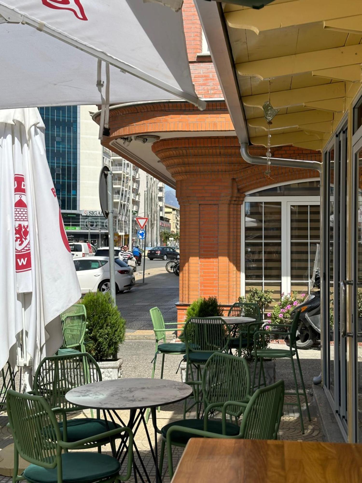 Canarin Hostel Shkodër Esterno foto